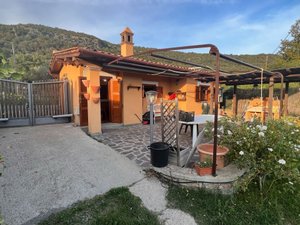 Foto di Casale con accesso al lago