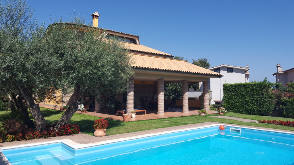 Foto di Villa con piscina