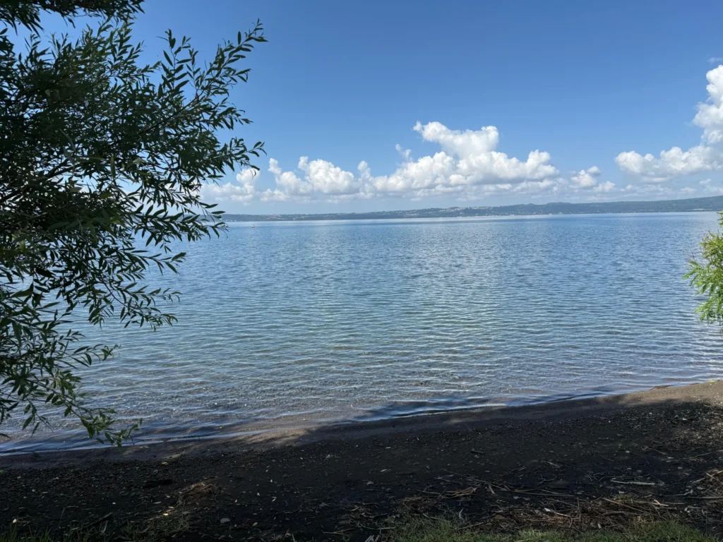Foto di Terreno adiacente lago