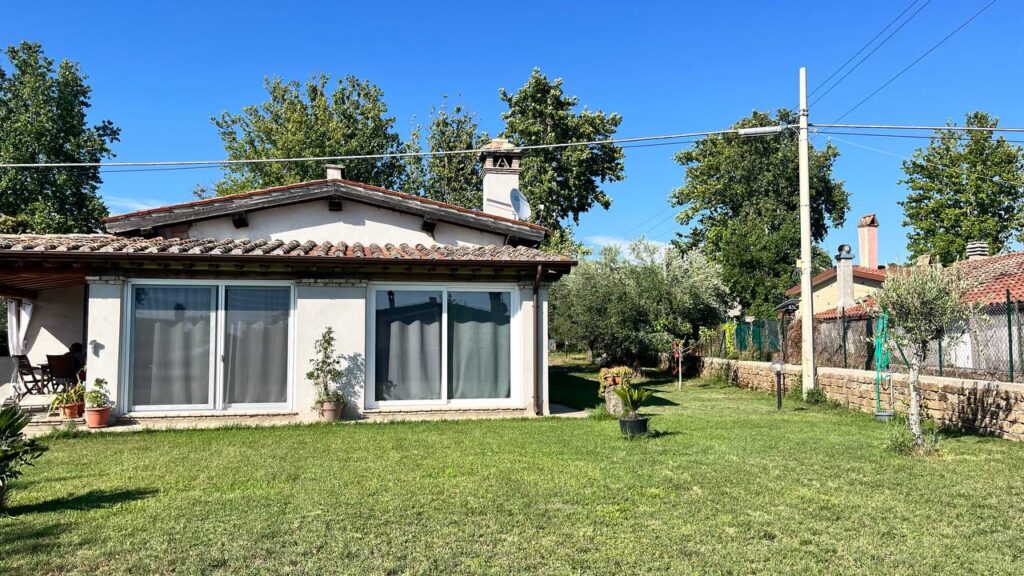 Foto di Villa con giardino
